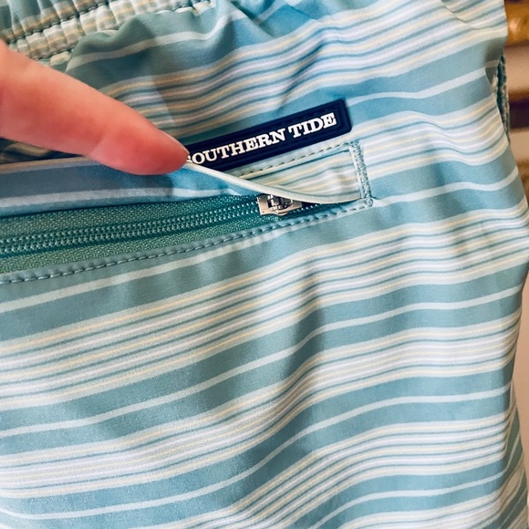 Southern Tide premium swim trunks pockets 6” inseam above knee SZ L blue stripe - Picture 10 of 12